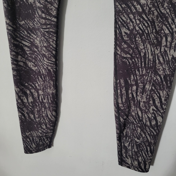 Varley Gray Tonal Zebra Duncan Leggings - Picture 6 of 10
